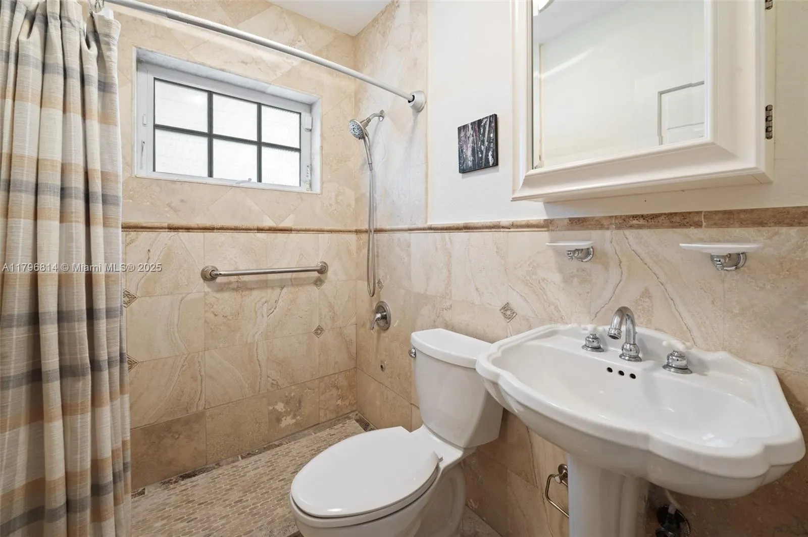 Miami, Florida 33133, United States, 3 Bedrooms Bedrooms, ,2 BathroomsBathrooms,Residential,Active,123262