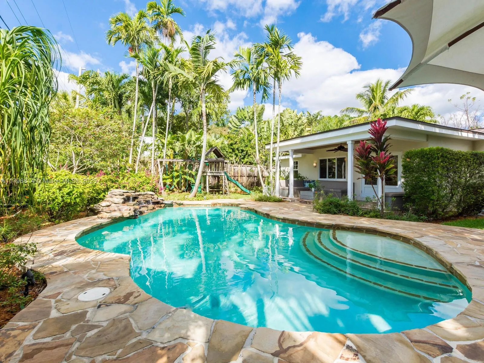 Miami, Florida 33133, United States, 3 Bedrooms Bedrooms, ,2 BathroomsBathrooms,Residential,Active,123262