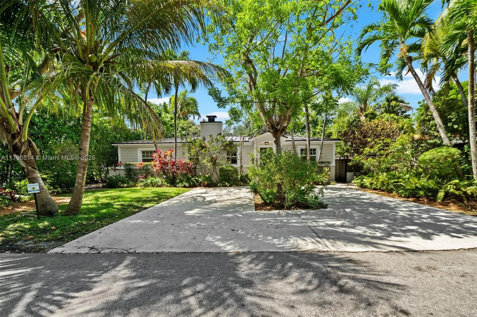 Miami, Florida 33133, United States, 3 Bedrooms Bedrooms, ,2 BathroomsBathrooms,Residential,Active,123262