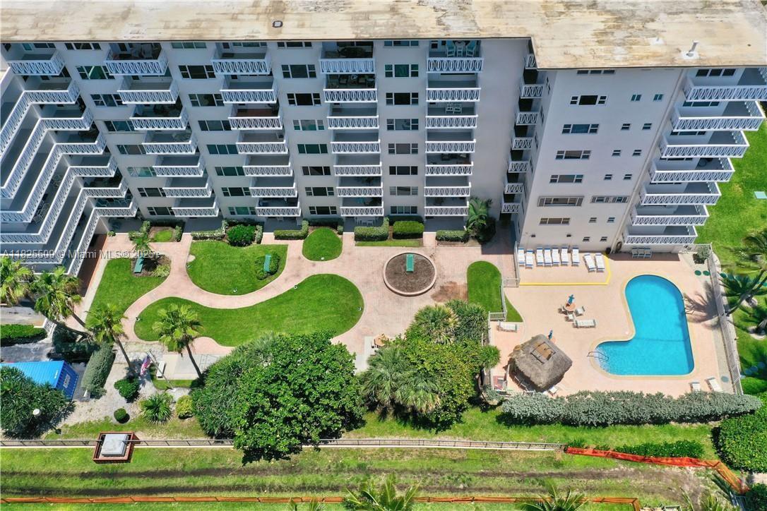 HILLSBORO WINDSOR CONDO - Residential