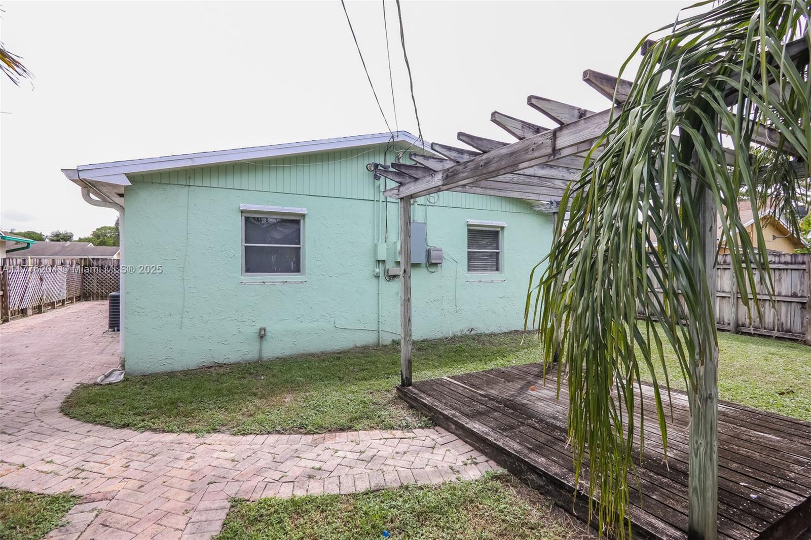 COUNTRY CLUB ACRES 5 - Residential Lease