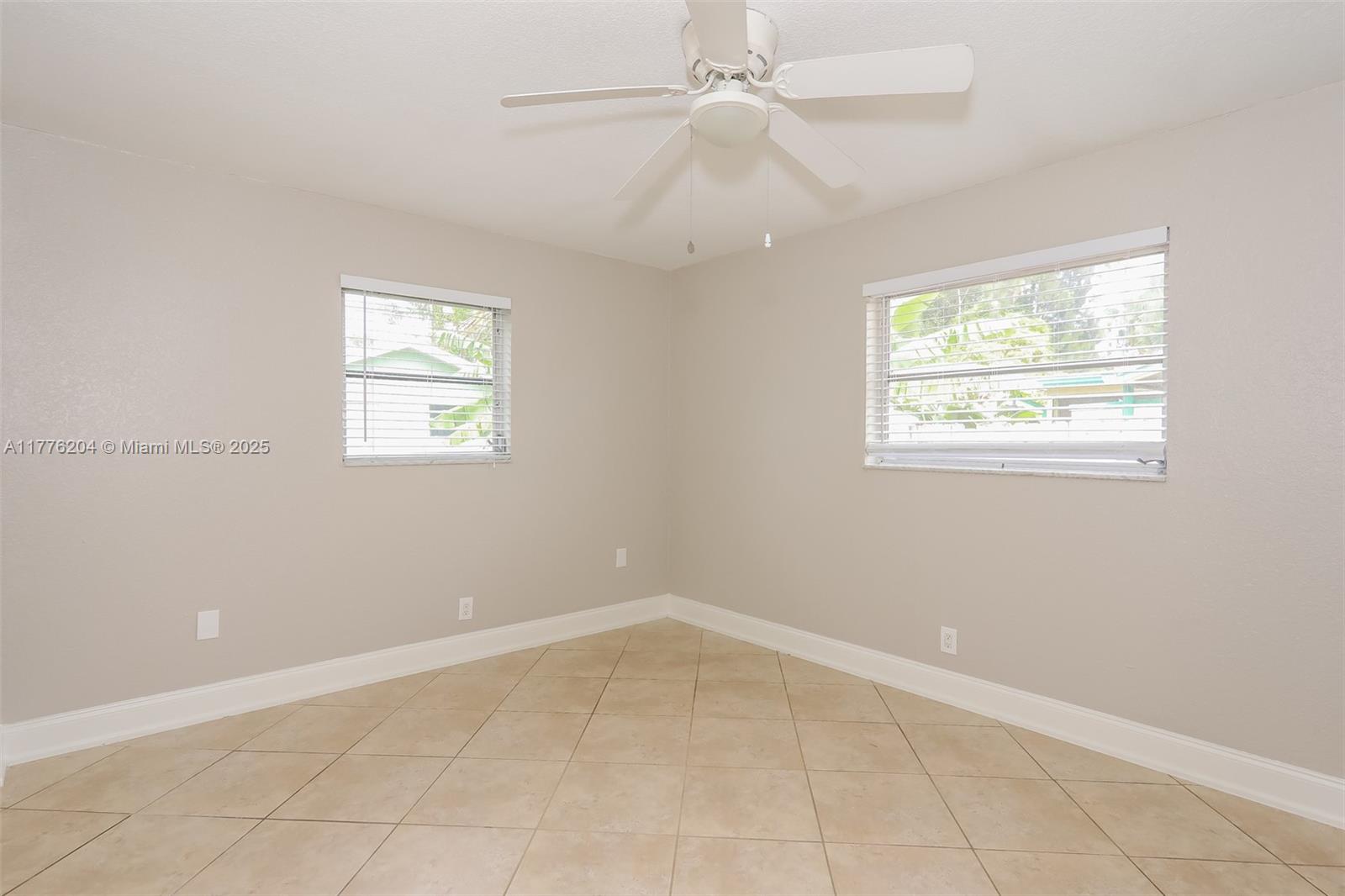 COUNTRY CLUB ACRES 5 - Residential Lease