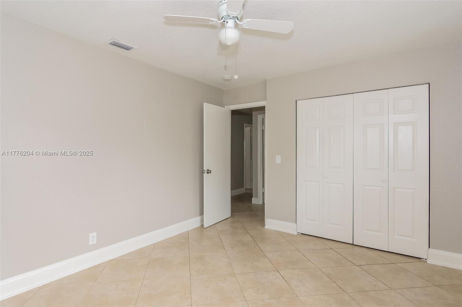 COUNTRY CLUB ACRES 5 - Residential Lease