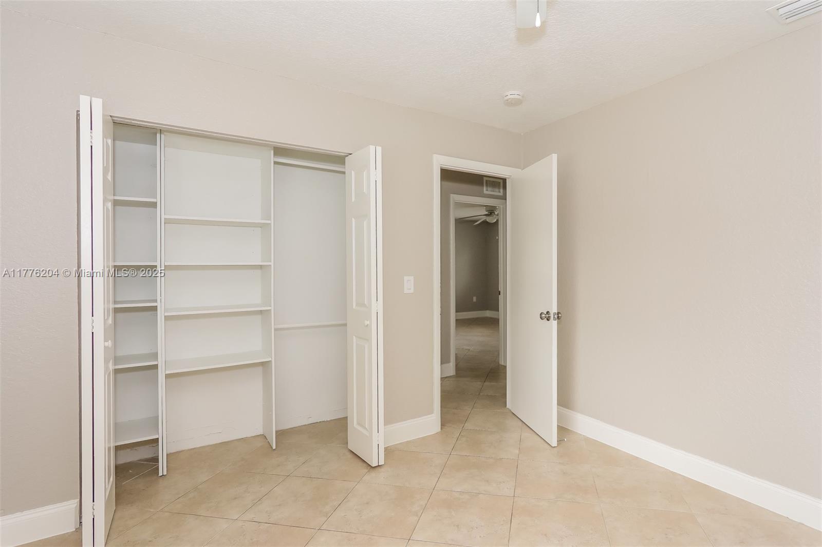 COUNTRY CLUB ACRES 5 - Residential Lease