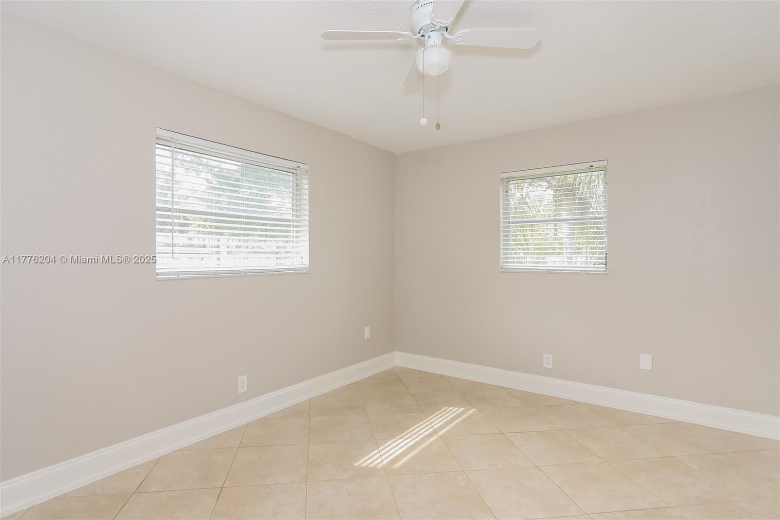 COUNTRY CLUB ACRES 5 - Residential Lease