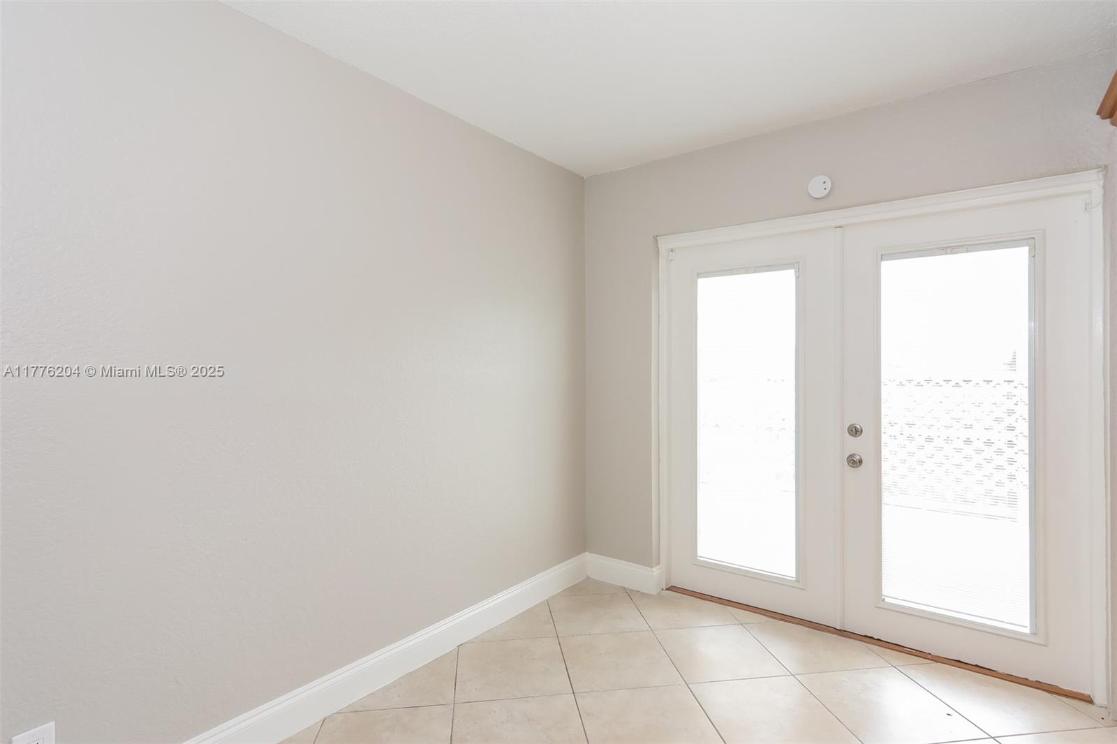 COUNTRY CLUB ACRES 5 - Residential Lease