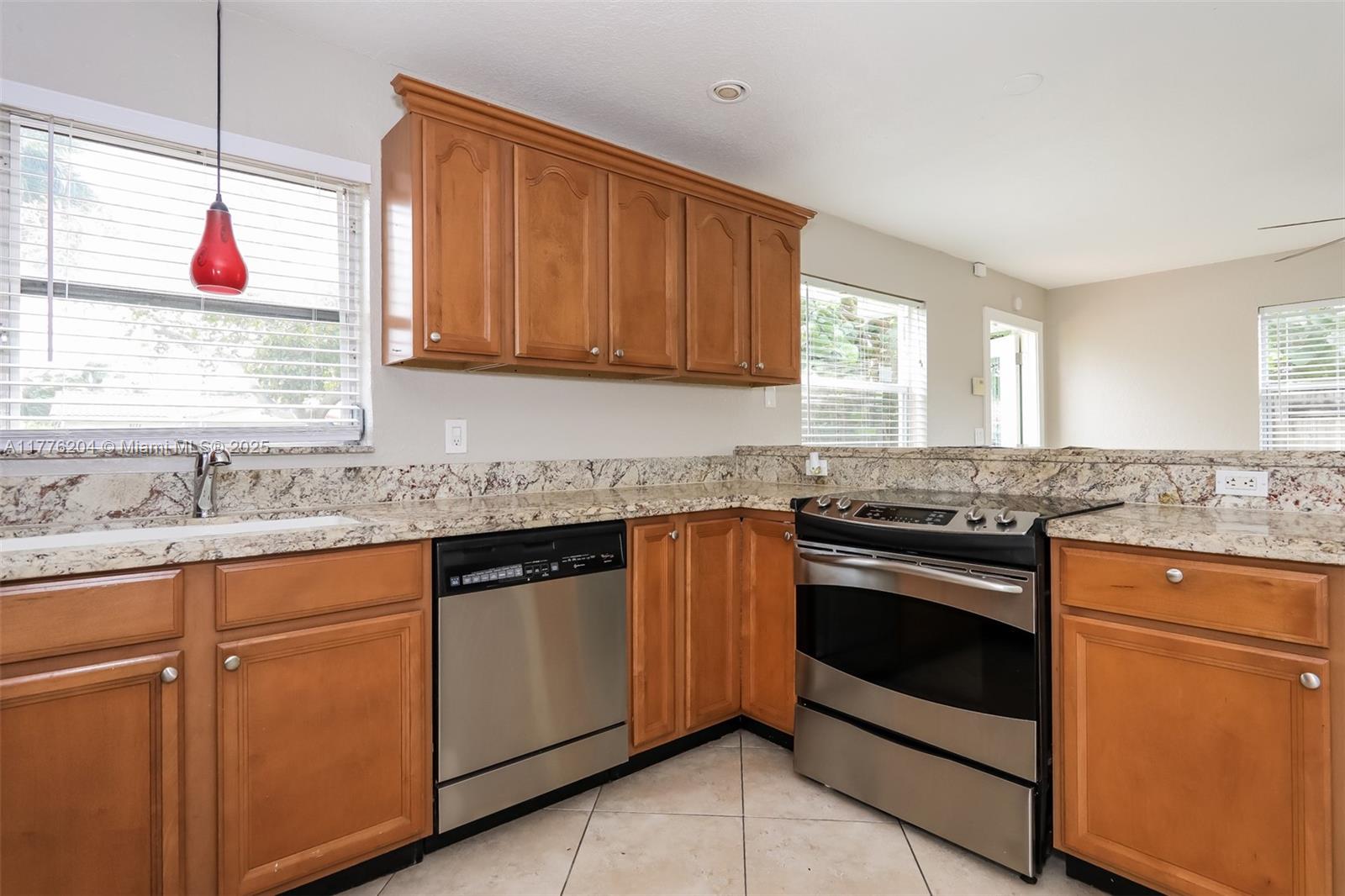 COUNTRY CLUB ACRES 5 - Residential Lease