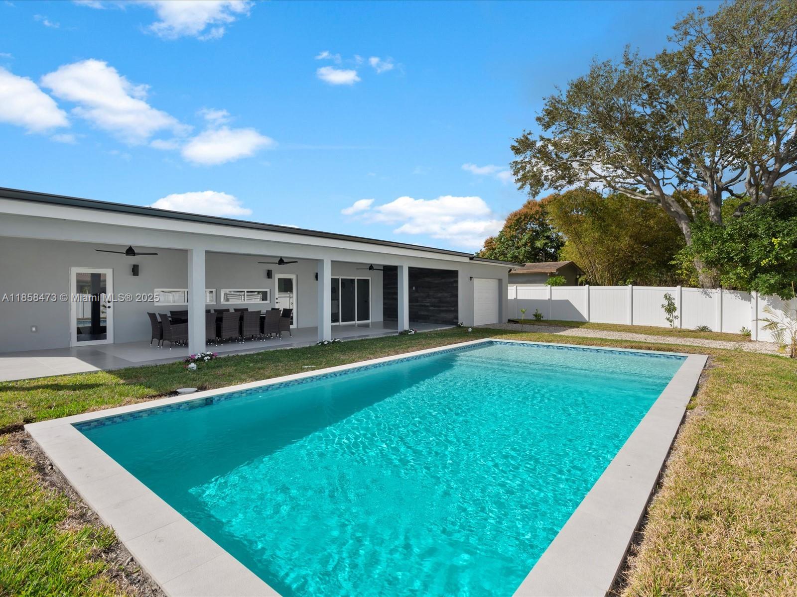 HOLLYWOOD HILLS 1965 - Residential