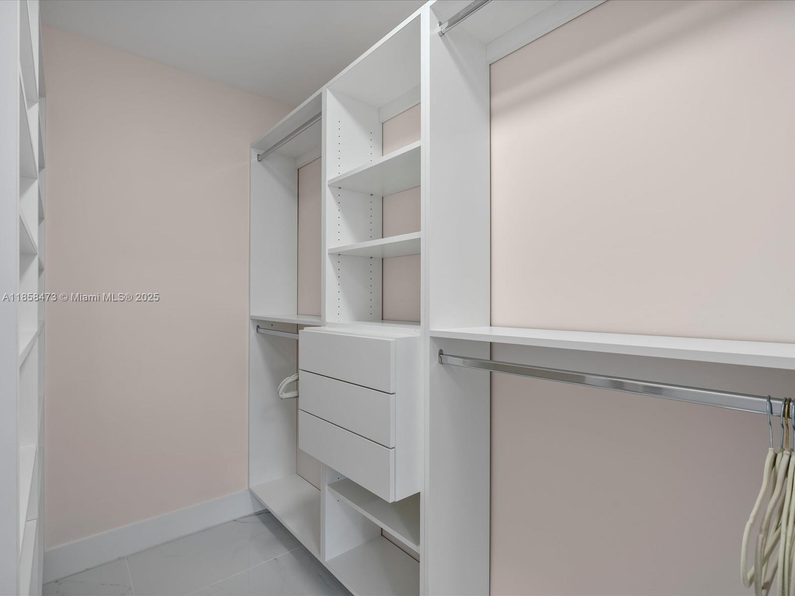 HOLLYWOOD HILLS 1965 - Residential