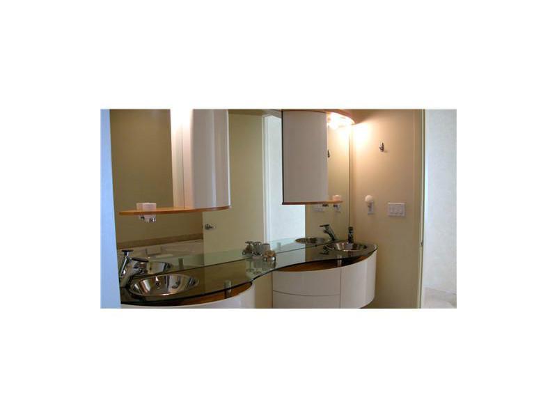 TRUMP PALACE CONDO - Residential Lease