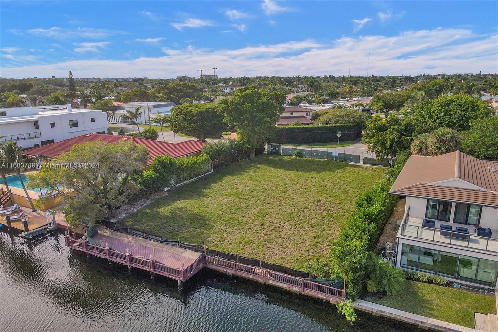 HOLLYWOOD GOLF ESTATES SE - Land