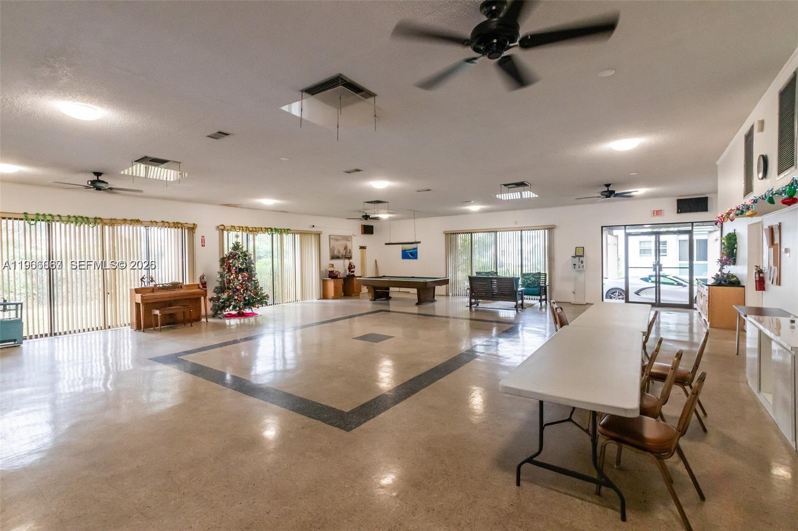 SOMERSET AT LAUDERDALE LA - Residential