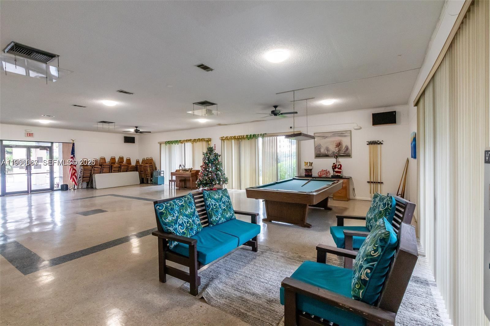 SOMERSET AT LAUDERDALE LA - Residential