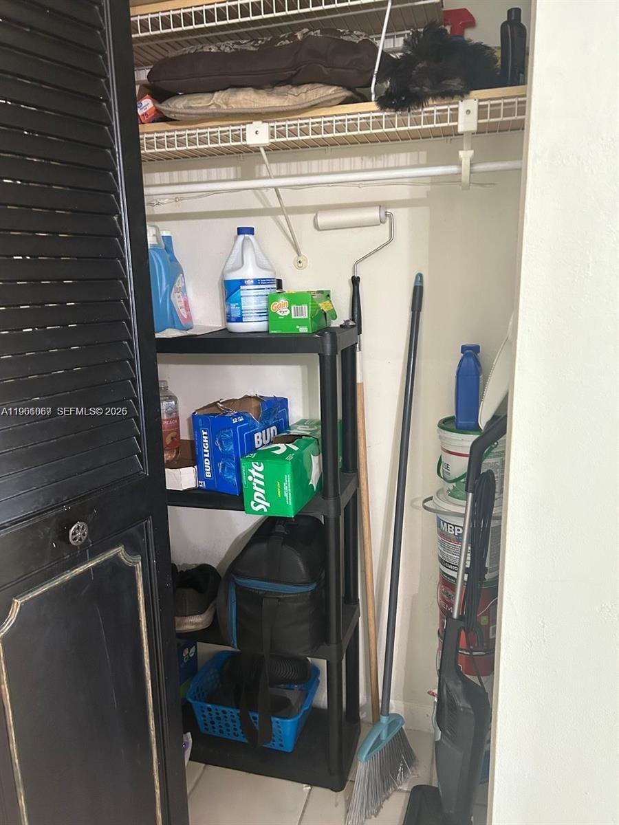 SOMERSET AT LAUDERDALE LA - Residential