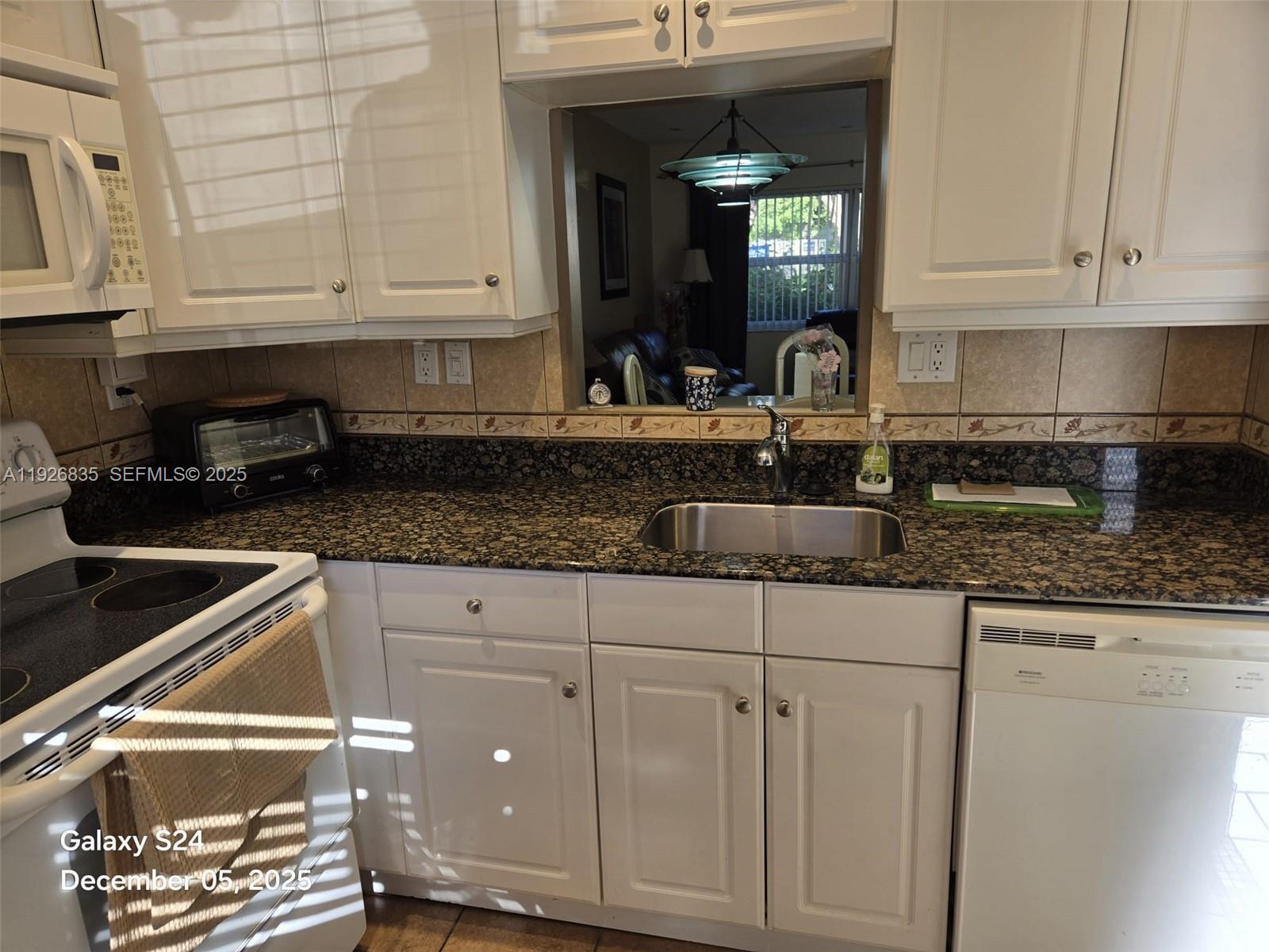 QUINSANA GARDENS CONDO - Residential Lease