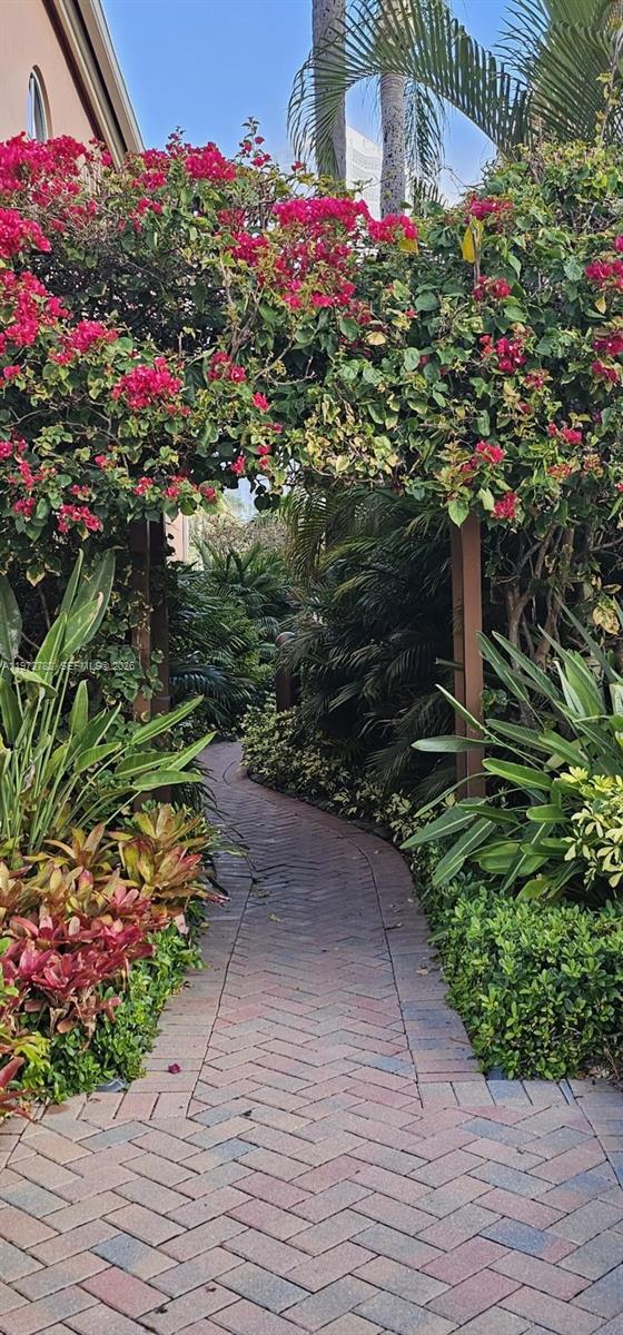 ISLAND WAY - Residential