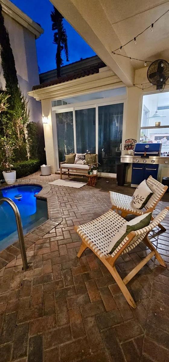 ISLAND WAY - Residential