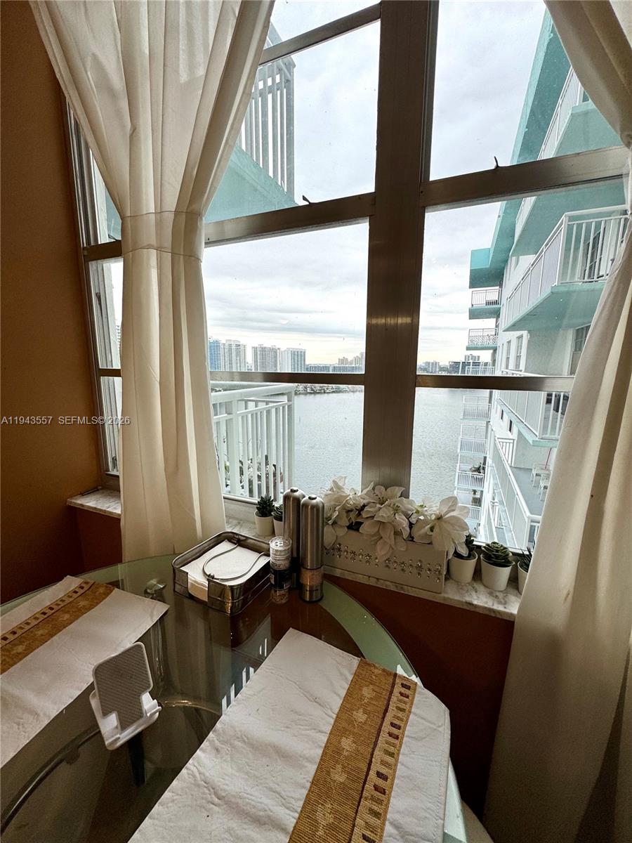 WINSTON TOWERS 500 CONDO - Residential