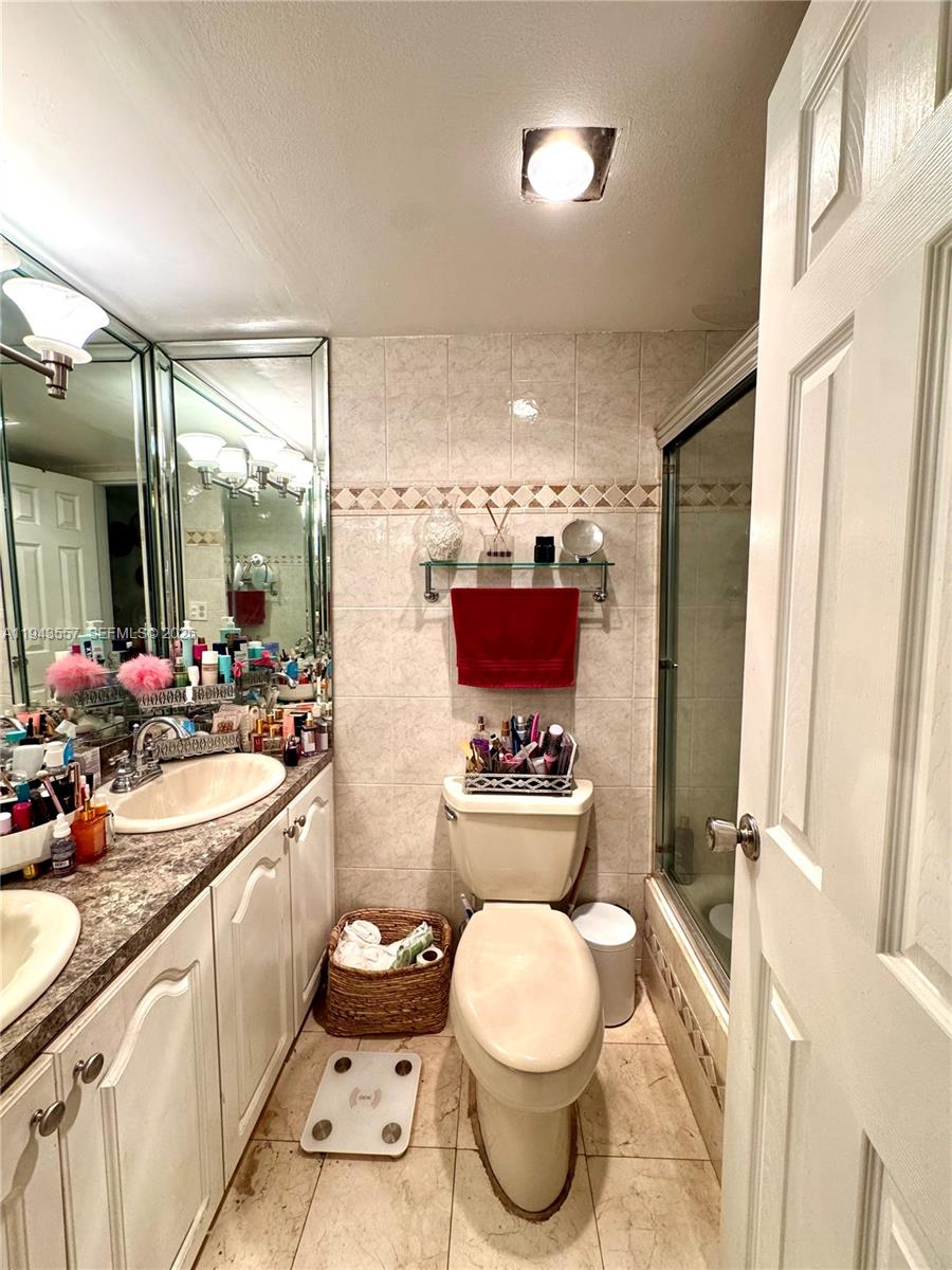 WINSTON TOWERS 500 CONDO - Residential