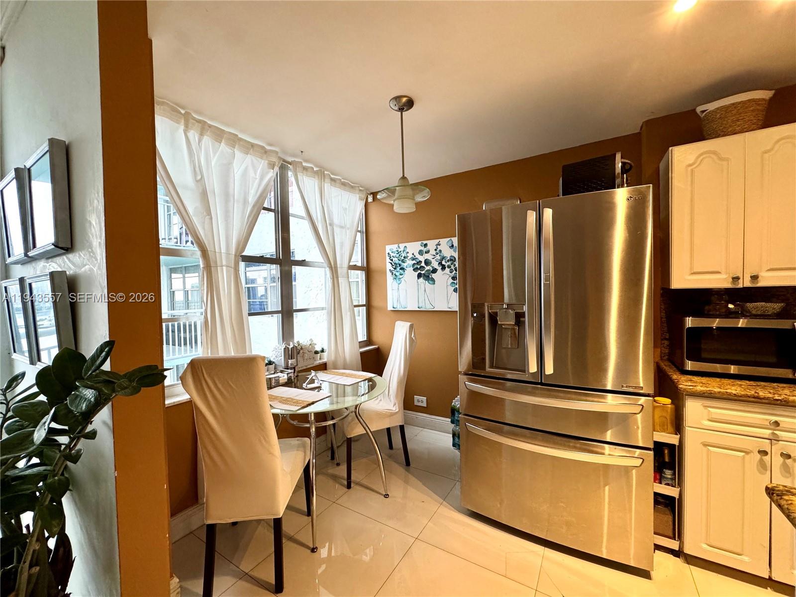 WINSTON TOWERS 500 CONDO - Residential