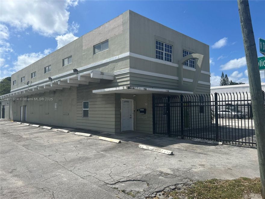 Freestanding 8,287 SF flex/warehouse on a 14,173 SF fenced lot along N Dixie Hwy in East Hollywood, four blocks south of Sheridan St. Zoned DH-3, allowing a wide range of commercial uses. Ideal for moving, trucking, towing, or similar enterprises. Features include ample warehouse space plus 2,800 SF built out for office or call center use, providing versatile options for business operations in a prime location.