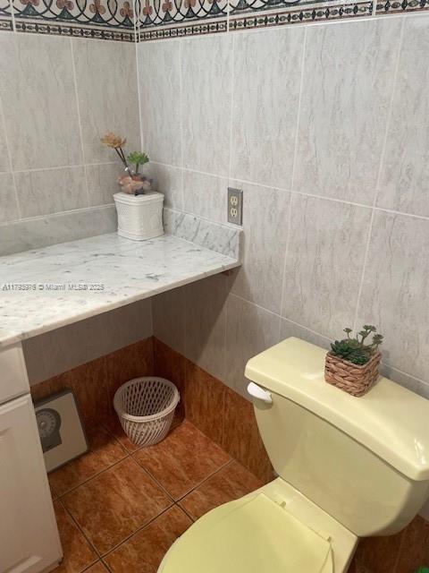 COMMODORE PLAZA CONDO - Residential