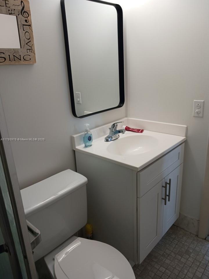 COMMODORE PLAZA CONDO - Residential