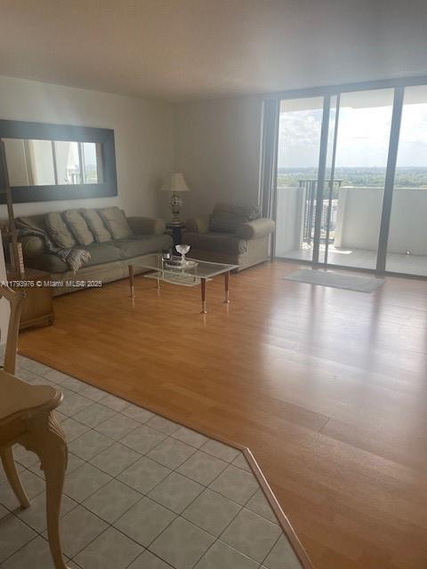 COMMODORE PLAZA CONDO - Residential