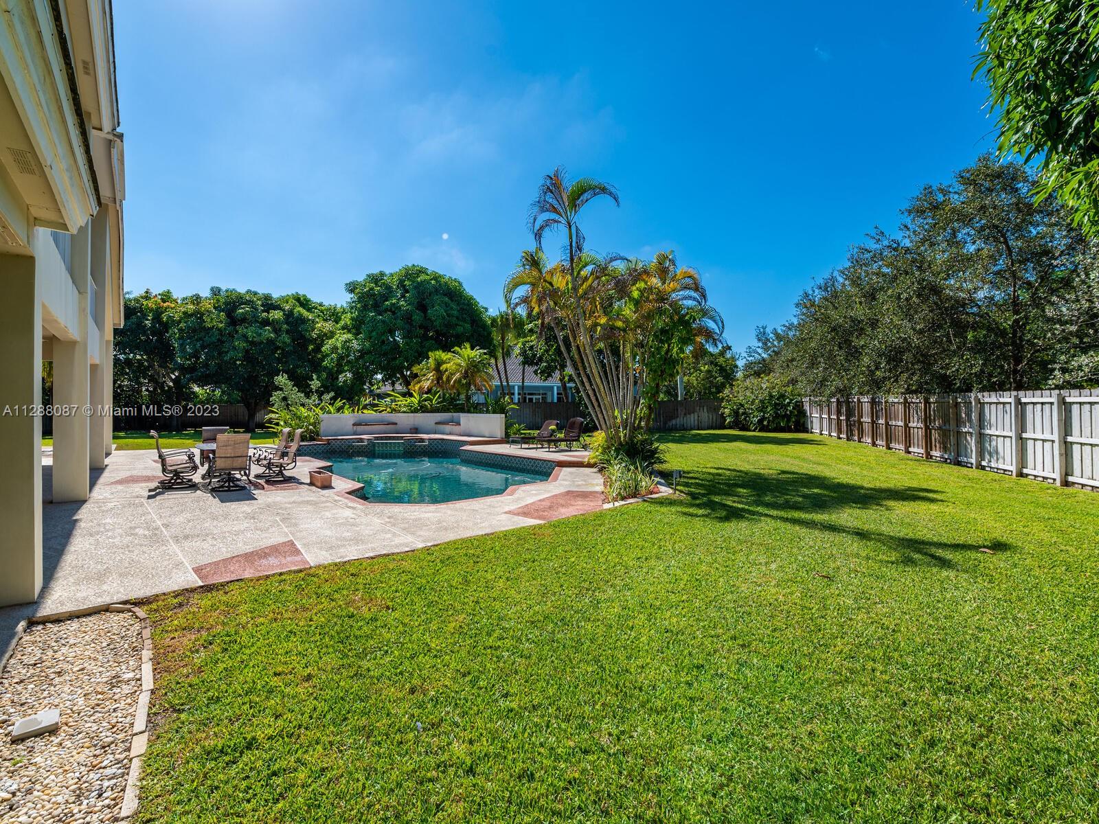 SHEAR GROVES - Residential