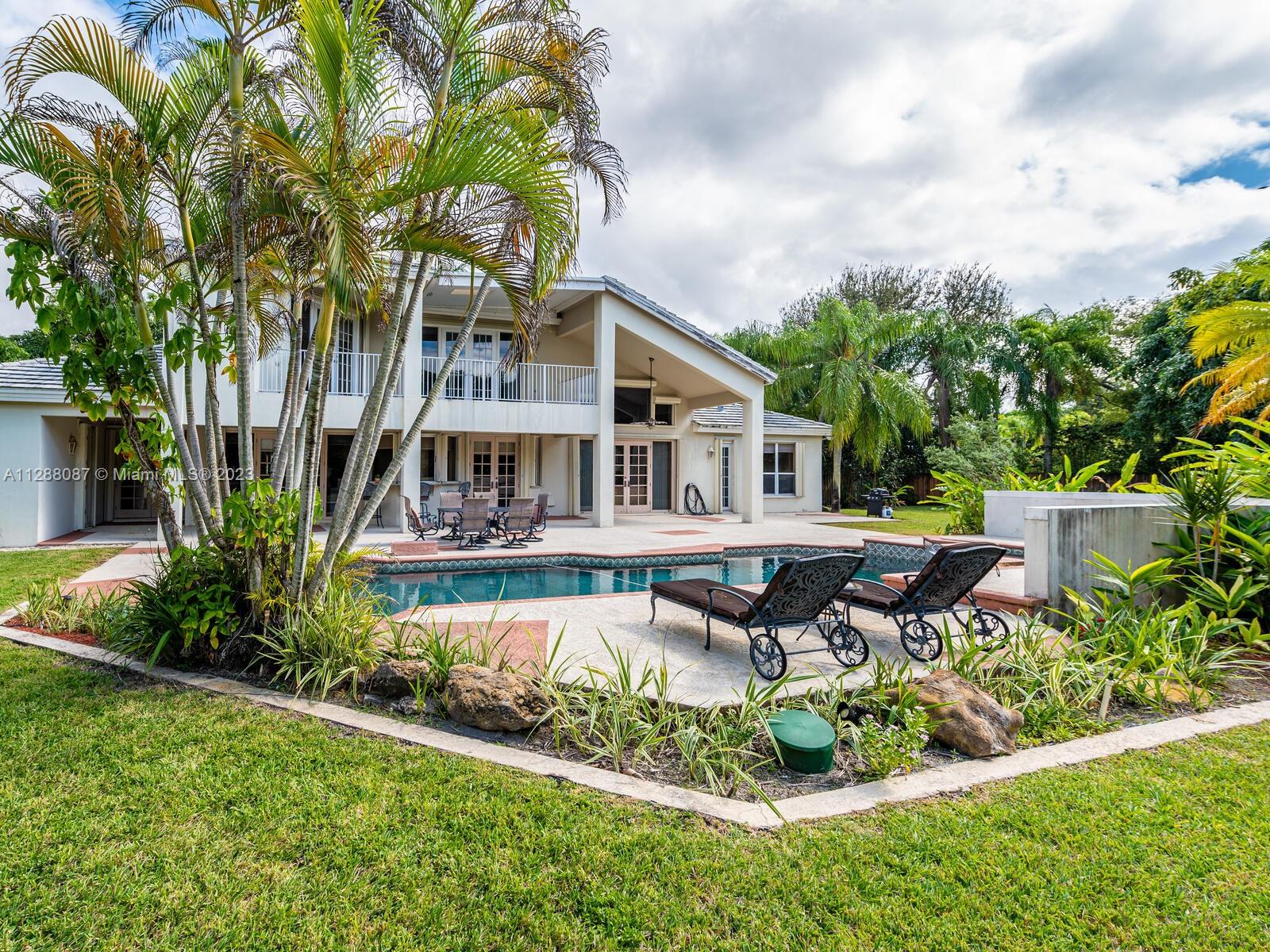 SHEAR GROVES - Residential