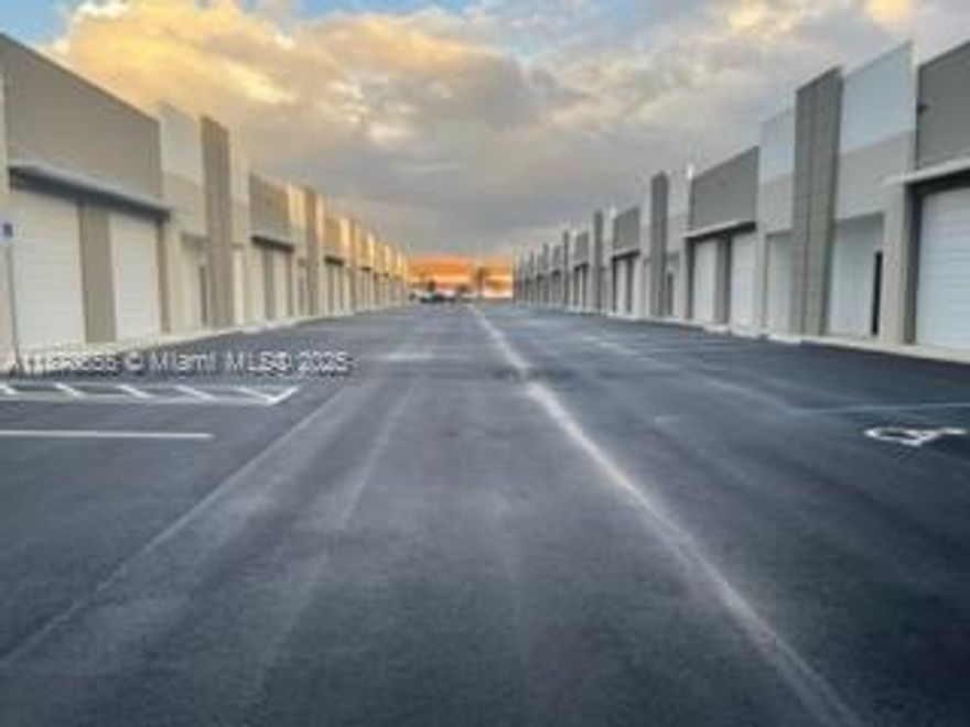 LOCATION, LOCATION,LOCATION! 1,144SF LEVCEL OFFICE/ WAREHOUSE FOR SALE BETWEEN THE CITY OD DORAL AND SWEETWATER WITH EASY ACCES TO FLA TURNPIKE, MIAMI INTERNANTIONAL AIRPORT,AND 836.THIS GREATE FOR YOUR ESTABLISHED BUSINESS OR NEW BUSINESS ADVENTURE