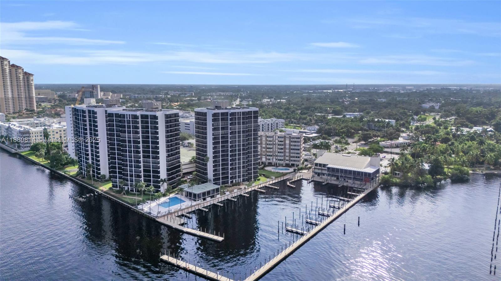 POINTE ROYALE - Residential