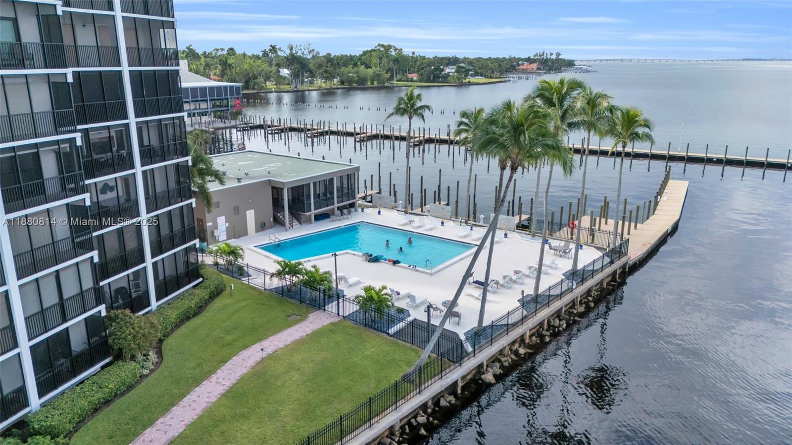 POINTE ROYALE - Residential