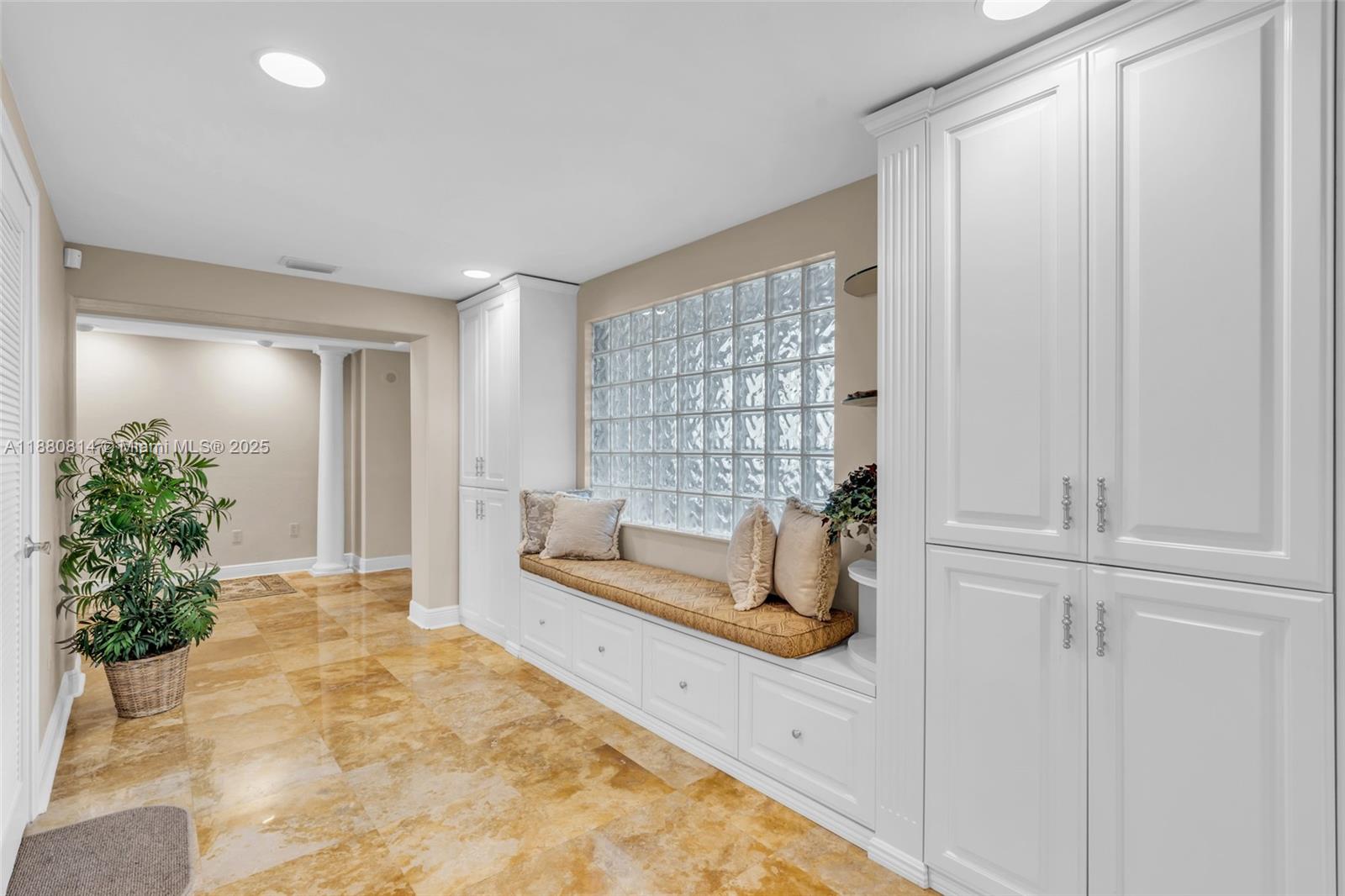 POINTE ROYALE - Residential