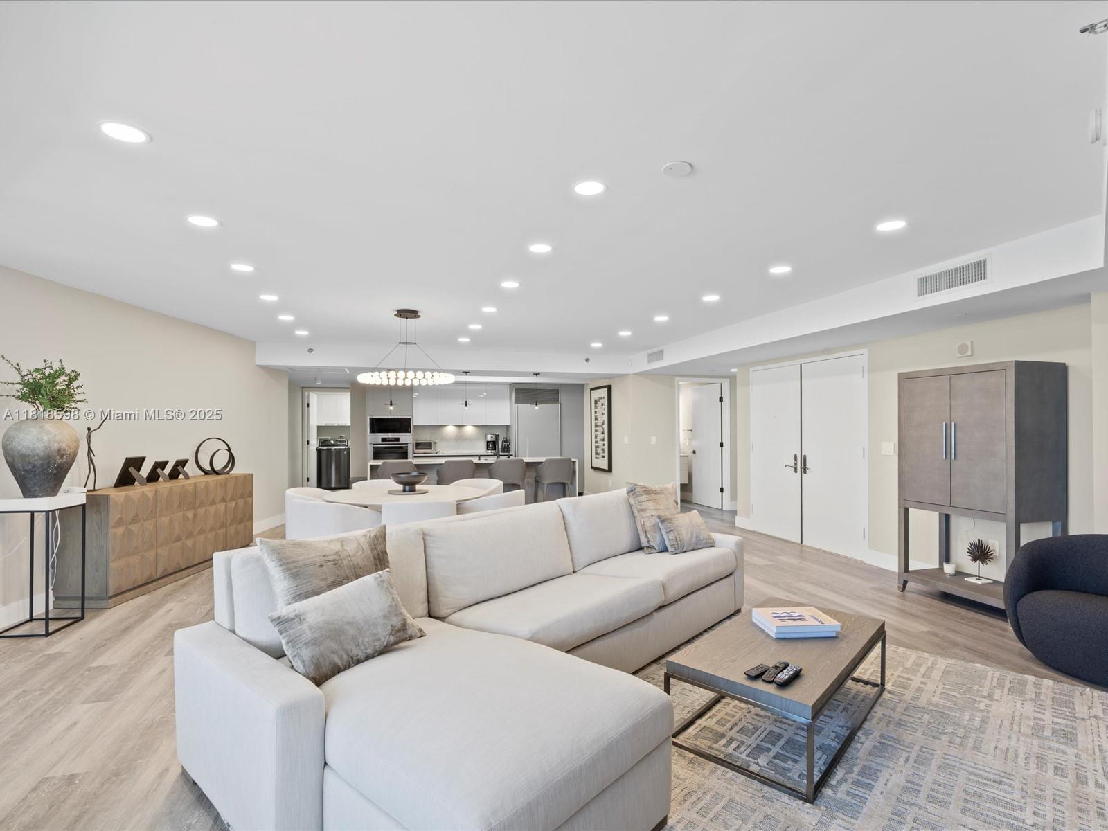 17201 Collins Ave 1007
