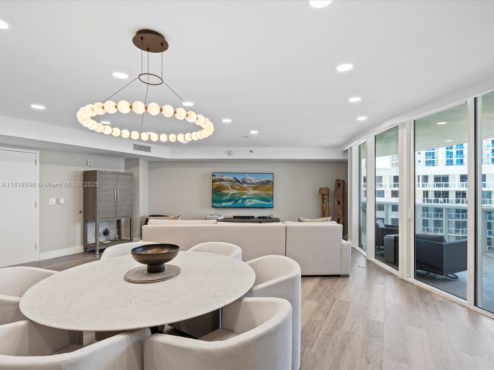 17201 Collins Ave 1007