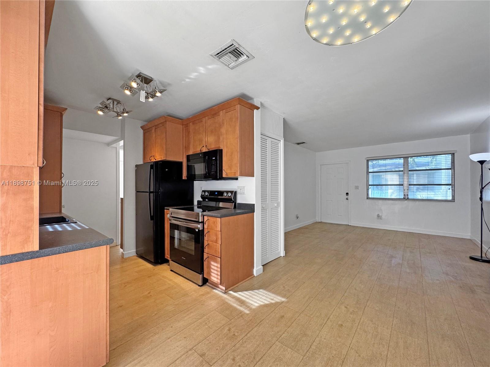 CORONET HAVEN CONDOMINIUM - Residential Lease