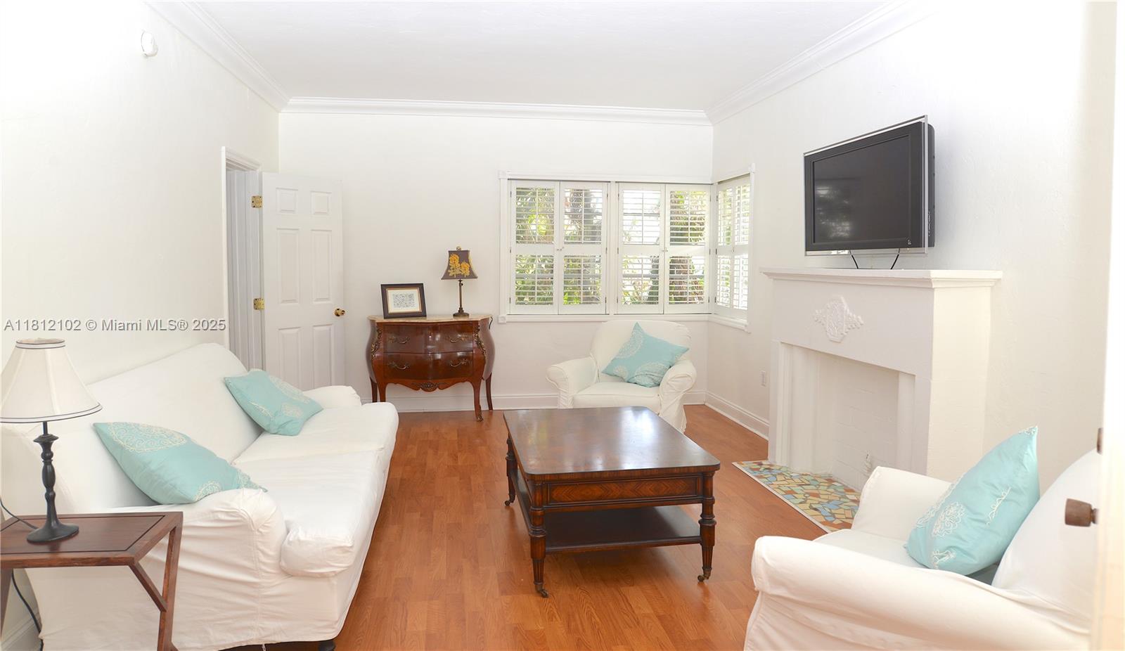 Rental Property at 1341 Meridian Ave 206, Miami Beach, Miami-Dade County, Florida - Bedrooms: 1 
Bathrooms: 1  - $2,350 MO.