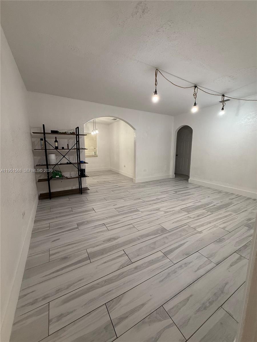 CRESTWOOD - Residential