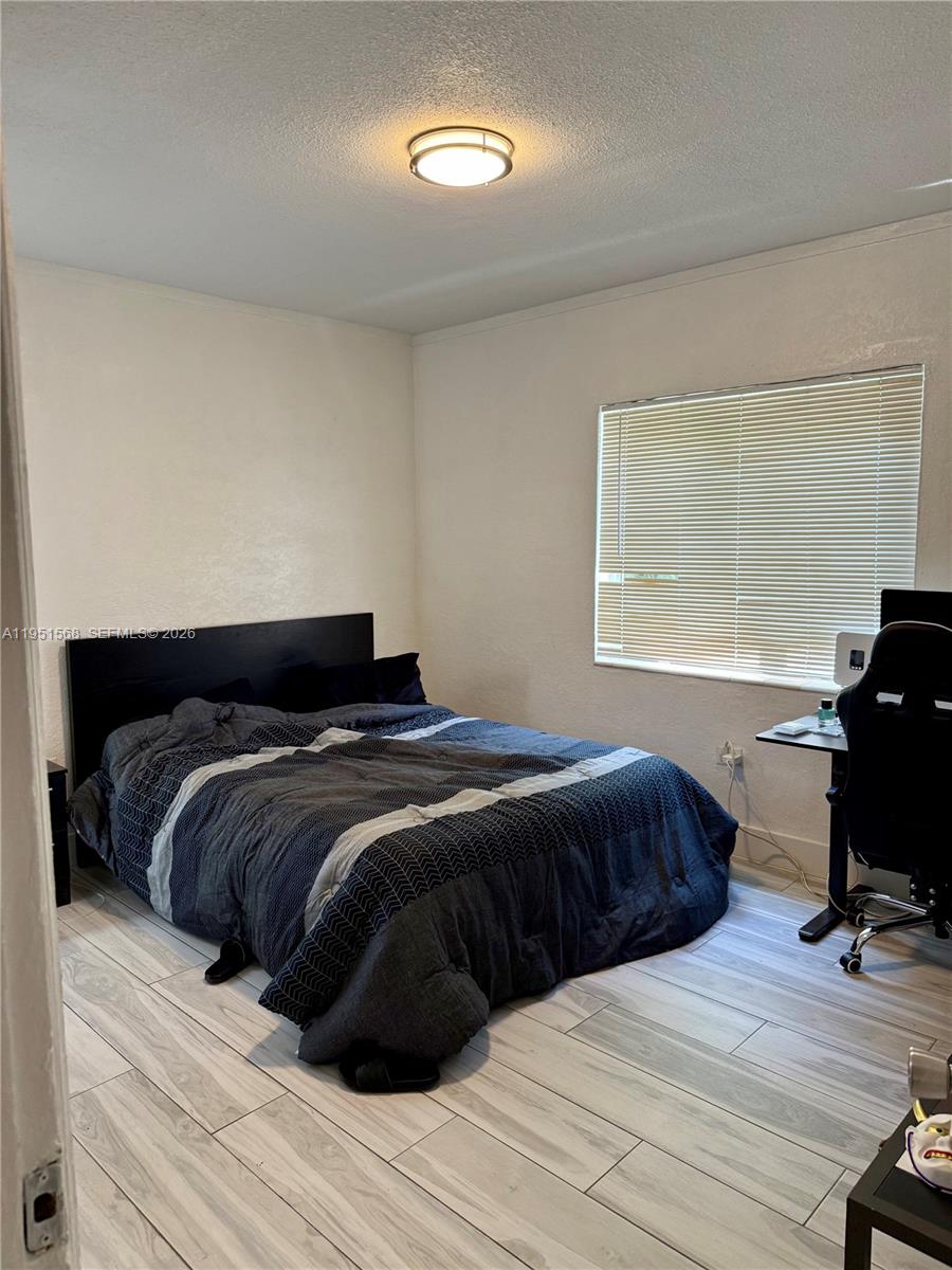 CRESTWOOD - Residential