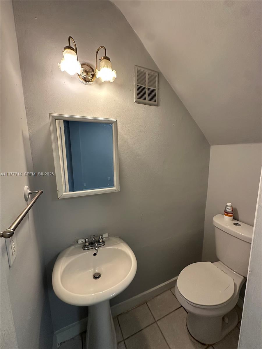 VILLAS TOWNHOUSES OF SWEE - Residential Lease