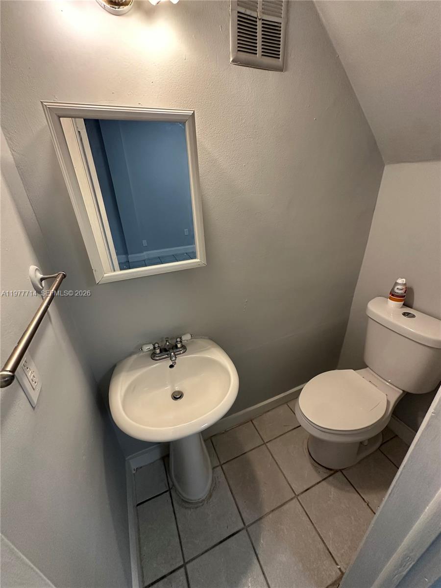 VILLAS TOWNHOUSES OF SWEE - Residential Lease