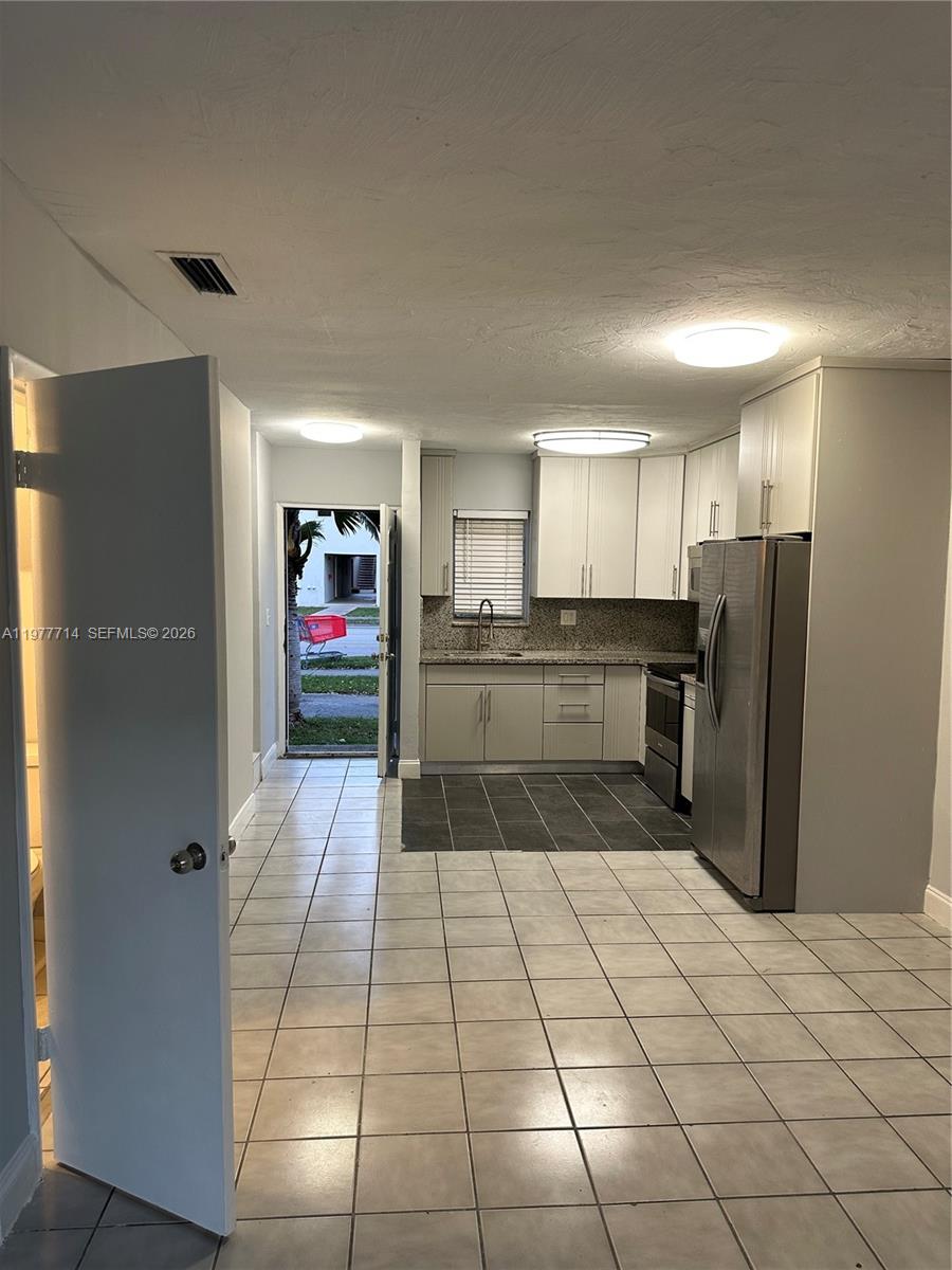 VILLAS TOWNHOUSES OF SWEE - Residential Lease