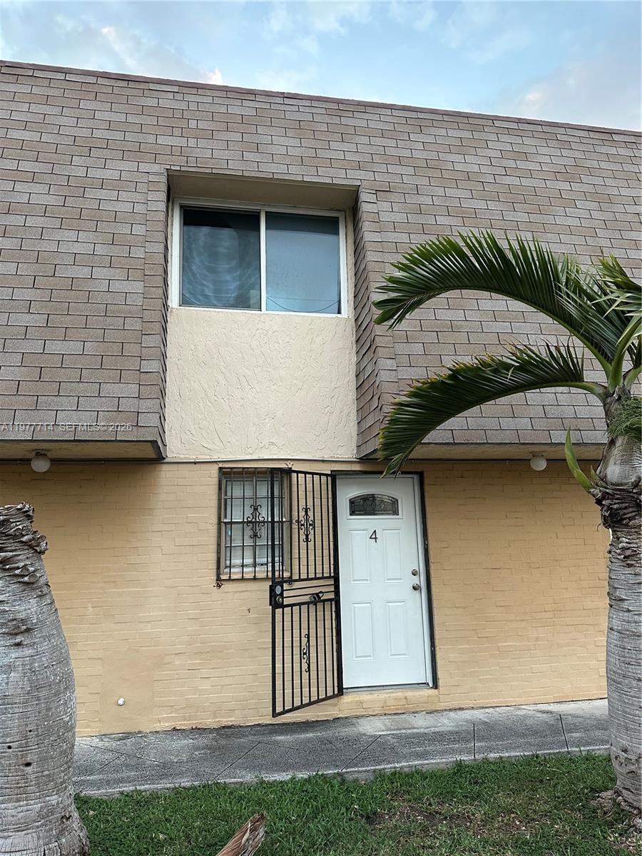 VILLAS TOWNHOUSES OF SWEE - Residential Lease