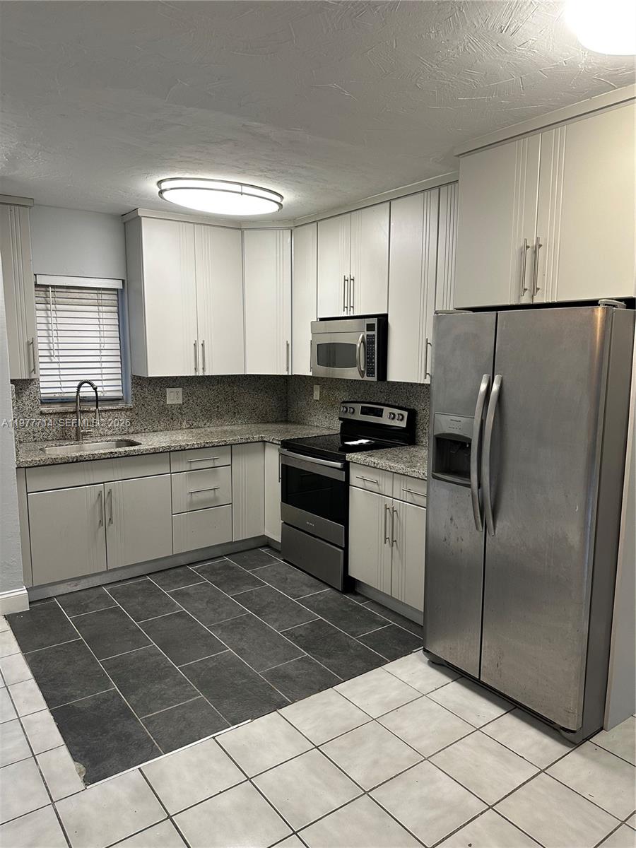 VILLAS TOWNHOUSES OF SWEE - Residential Lease