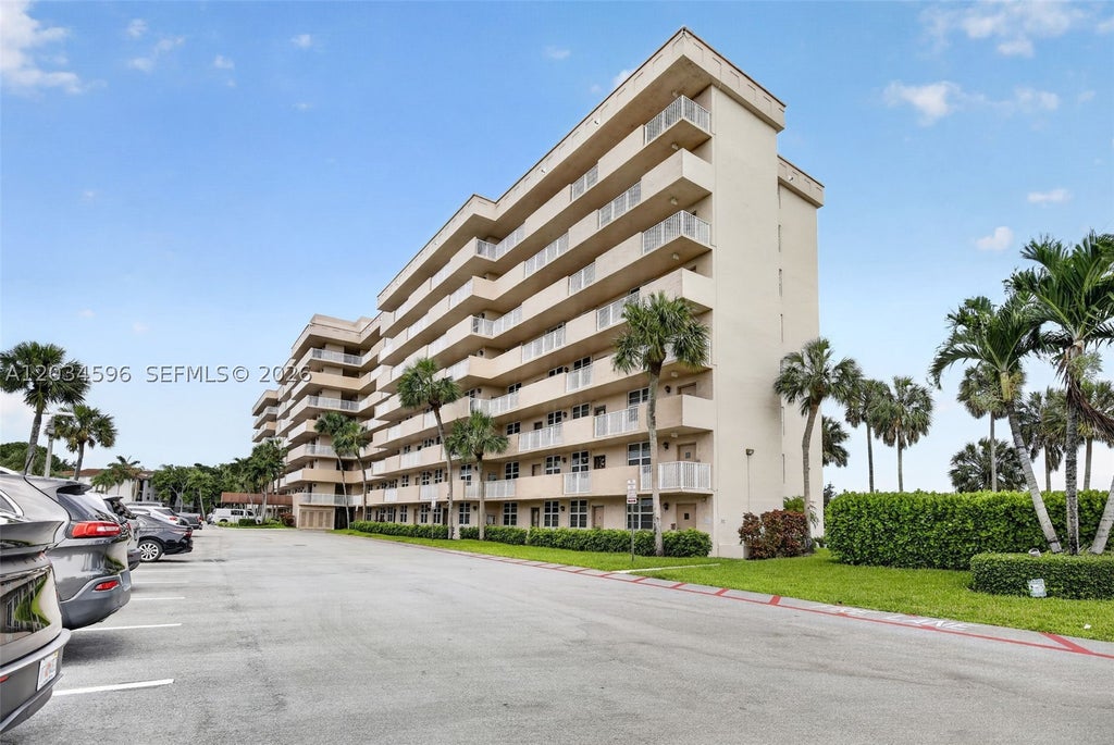Photo of 250 Jacaranda Dr #703, Plantation, FL 33324 (MLS # A12034596)