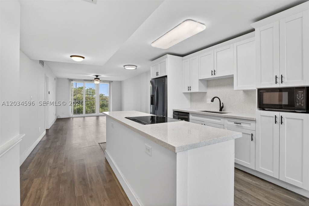 Photo of 250 Jacaranda Dr #703, Plantation, FL 33324 (MLS # A12034596)