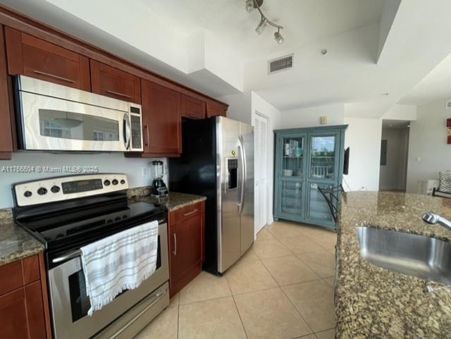 DOWNTOWN DADELAND CONDO N - Residential