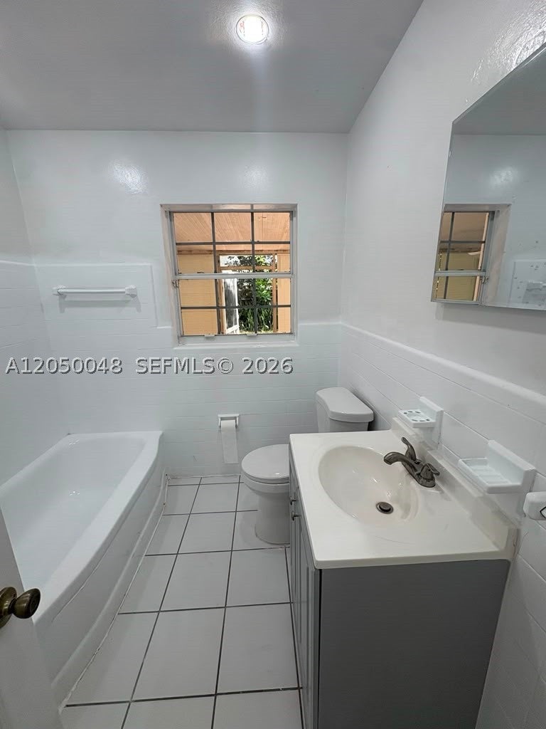 475 NE 164th St