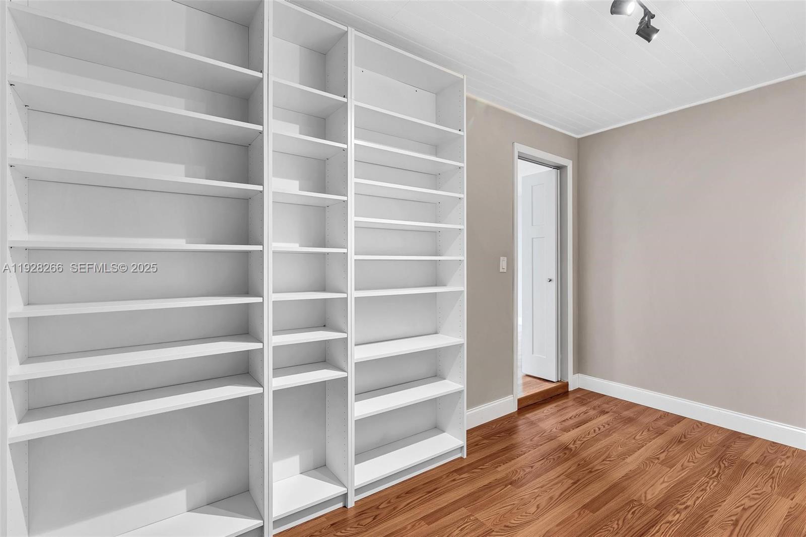 LOXAHATCHEE GROVES IN - Residential